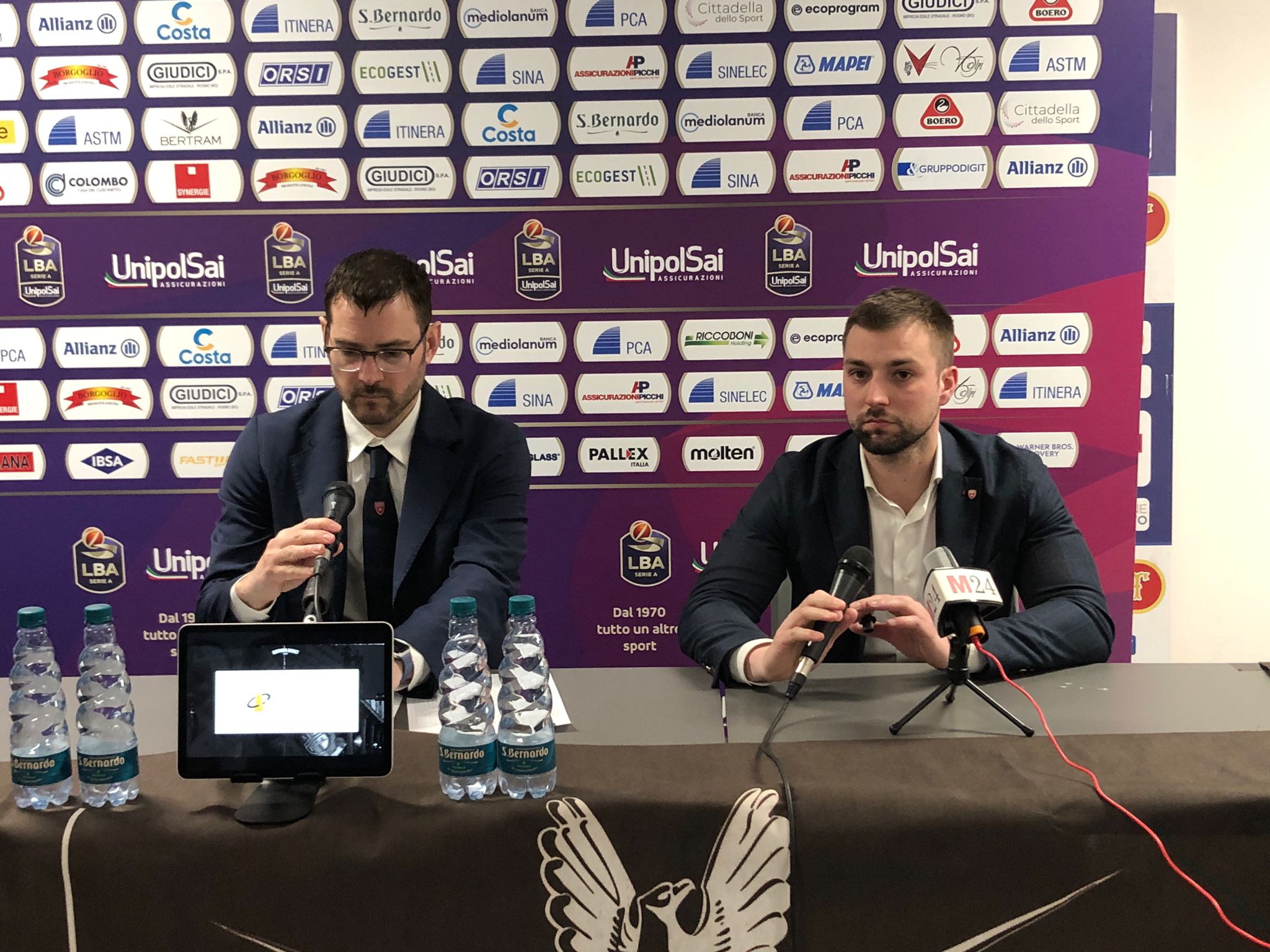 Bialaszewski: “Troppe palle perse, ricominciamo a vincere per evitare la retrocessione”, De Raffaele: “Vittoria che ci consegna la salvezza” – VIDEO