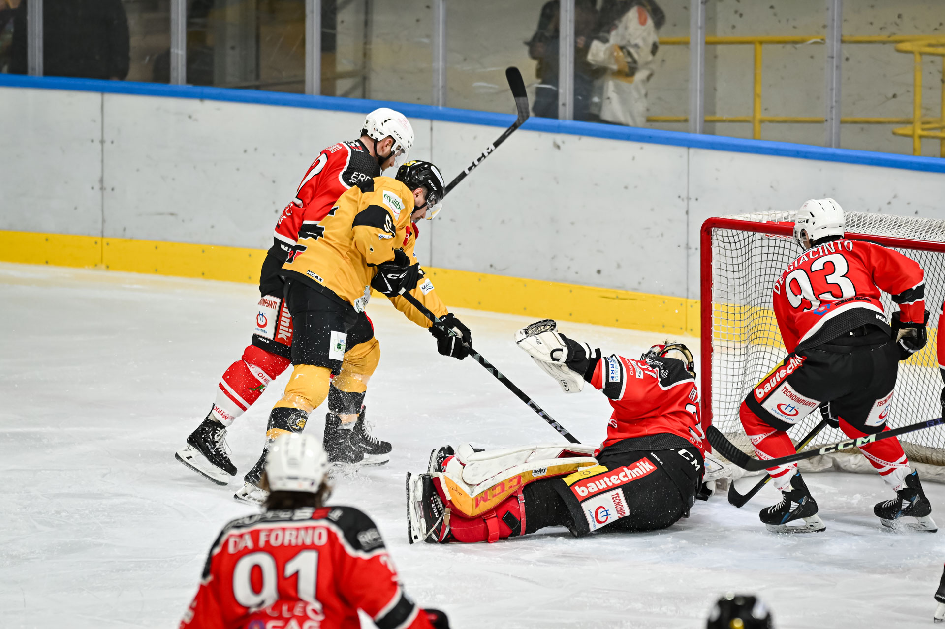 Mastini, così no! I Picchi mandano al baratro Varese: Feltre domina 5-1 gara1 dei quarti di finale