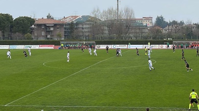 Varesina stanca, il Desenzano ne approfitta e vince 2-0: l’ex Milan Paloschi chiude il match