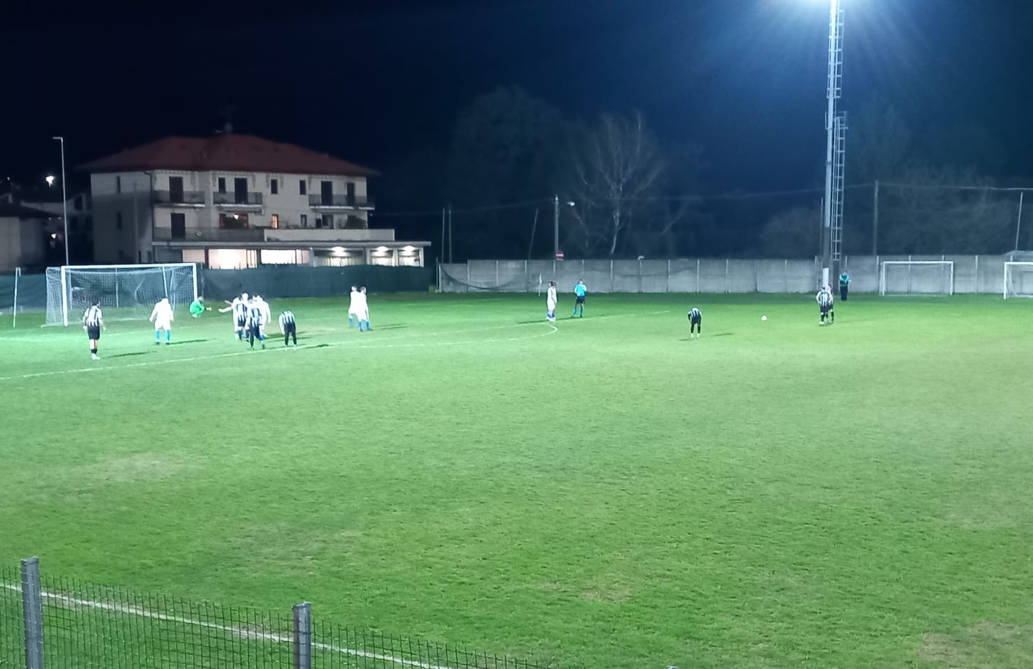 Olimpia, un tris che vale (di nuovo) il primato: 0-3 in casa del Laveno