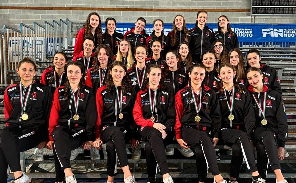 La Busto Nuoto Sincro riparte dai Campionati Italiani Juniores. Borroni: “Pronti nonostante la chiusura della Manara”, Speroni: “Voglio solo che le ragazze nuotino bene”