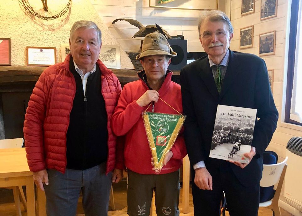 Una tappa della Tre Valli Varesine al Caffè degli Alpini