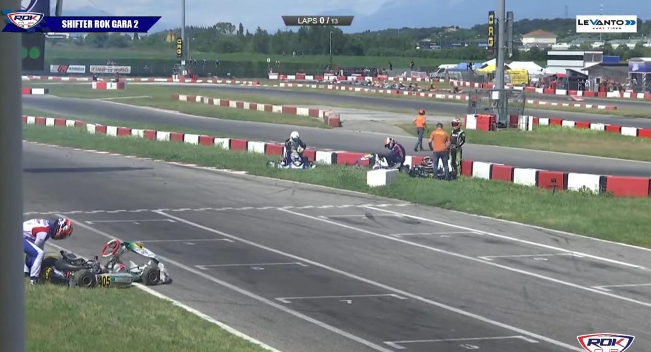 Rok Cup – Altra dose di sfortuna: un incidente di gruppo mette fuori Boccardi. Donadei a podio