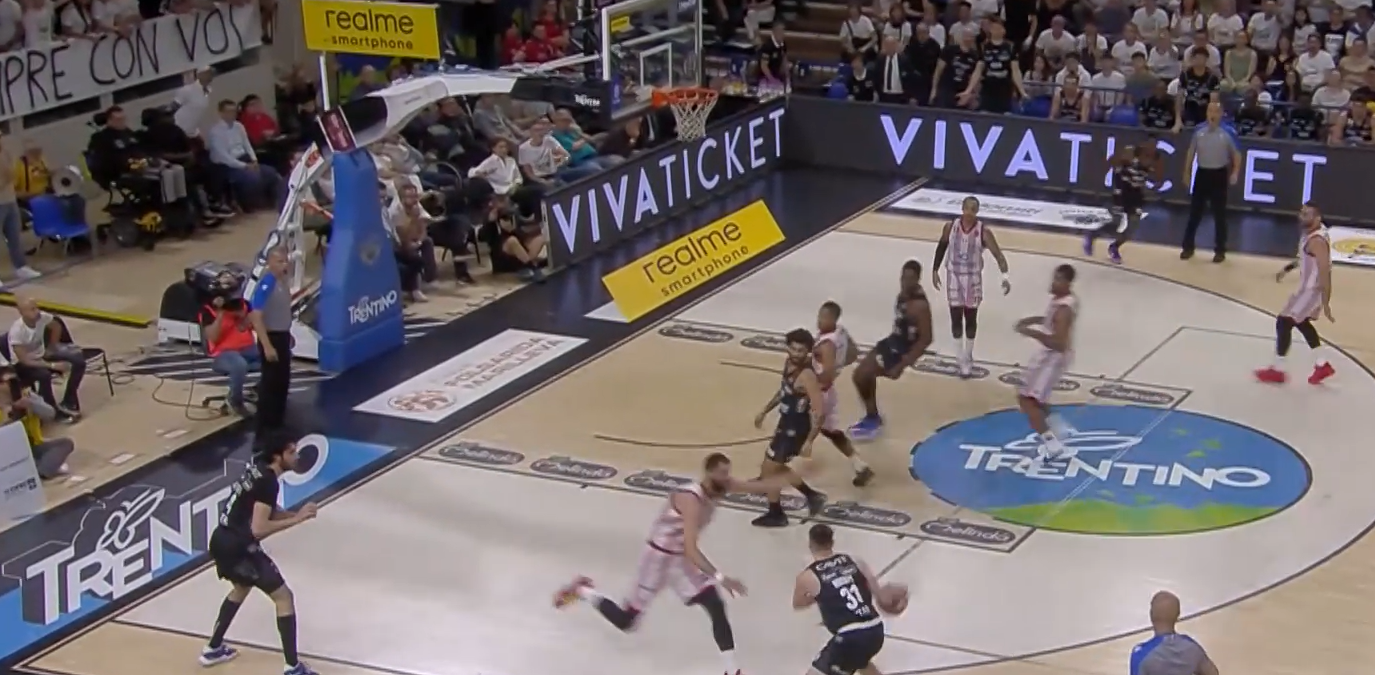 Playoff LBA – Milano è la seconda semifinalista: Trento ko 69-87