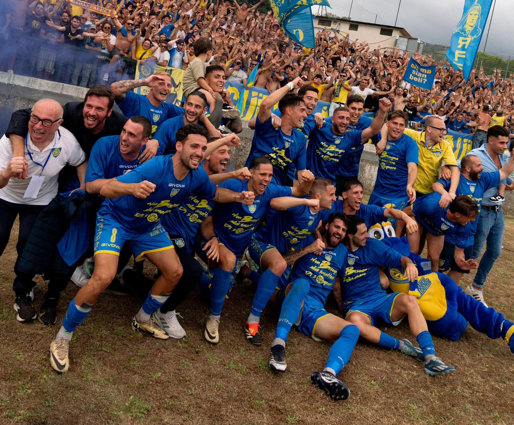 B come Carrarese: Finotto volante per la promozione dopo 76 anni (1-0). Vicenza nudo alla meta