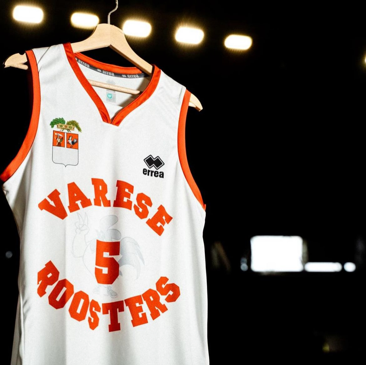 Pallacanestro Varese: tornano le canotte Roosters della Stella