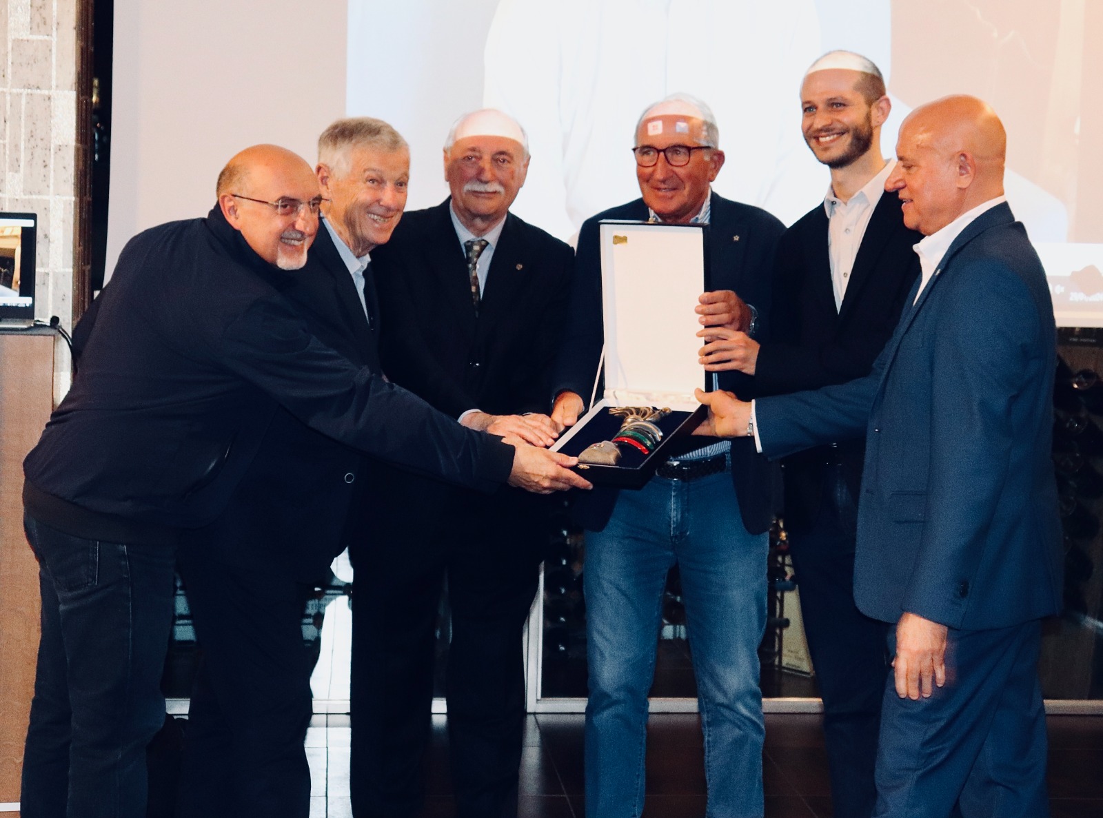 Fiamma Panathlon a Dino Meneghin. Premi a nastro al Club La Malpensa