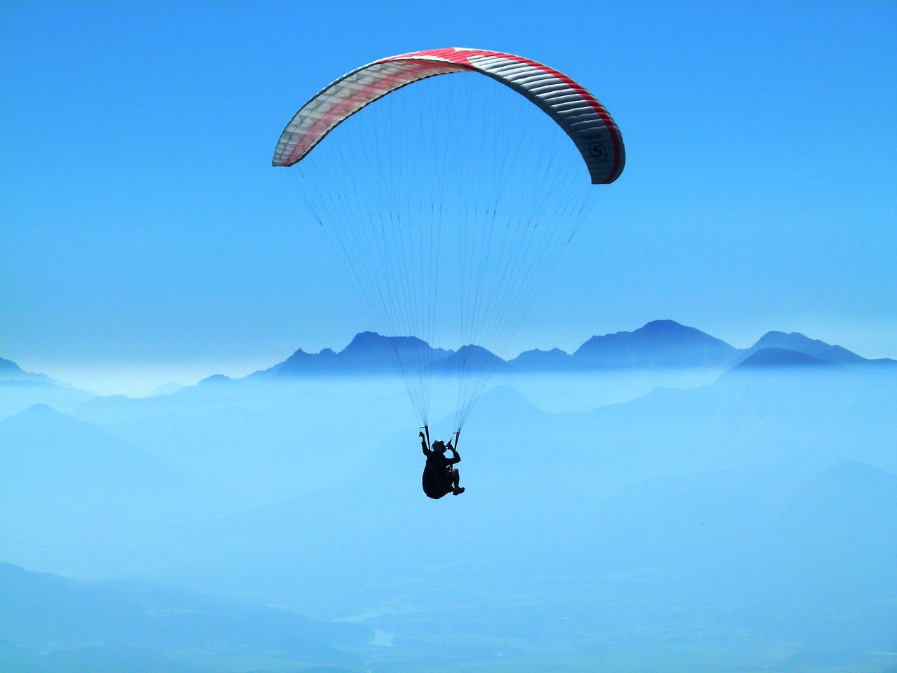 Avventure estreme sul Lago Maggiore con parapendio, kayak e canoa