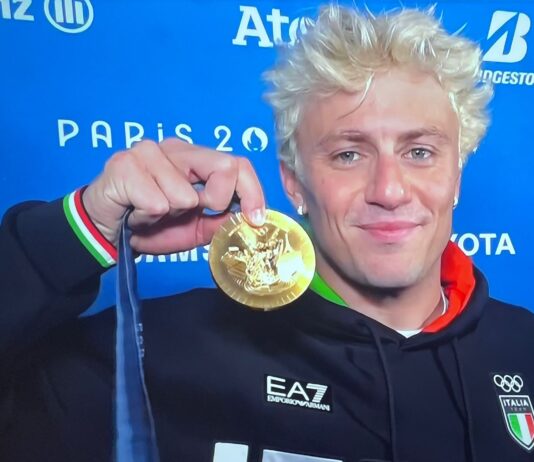 Martinenghi torna a Parigi: il campione di Azzate pronto alla sfida europea nei suoi 100 rana