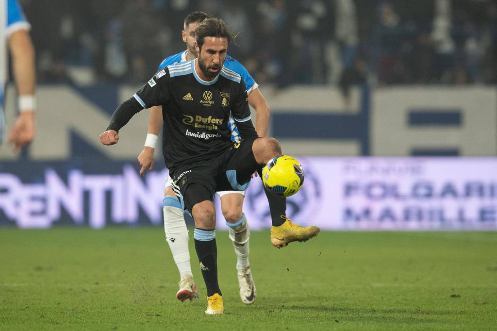 Tutto il mercato minuto per minuto: il primo asso lo cala il Vicenza con un laureato. Mehic alla Pro Patria, la Triestina fa shopping in Serie A