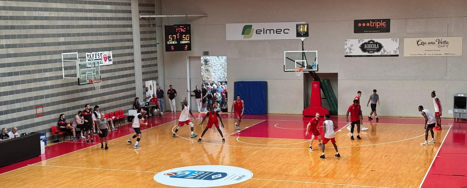 Varese si mostra ai suoi tifosi: Gray in grande spolvero, Mannion leader in campo e fuori. Mandole: “Il sostegno del pubblico è fondamentale” – VIDEO