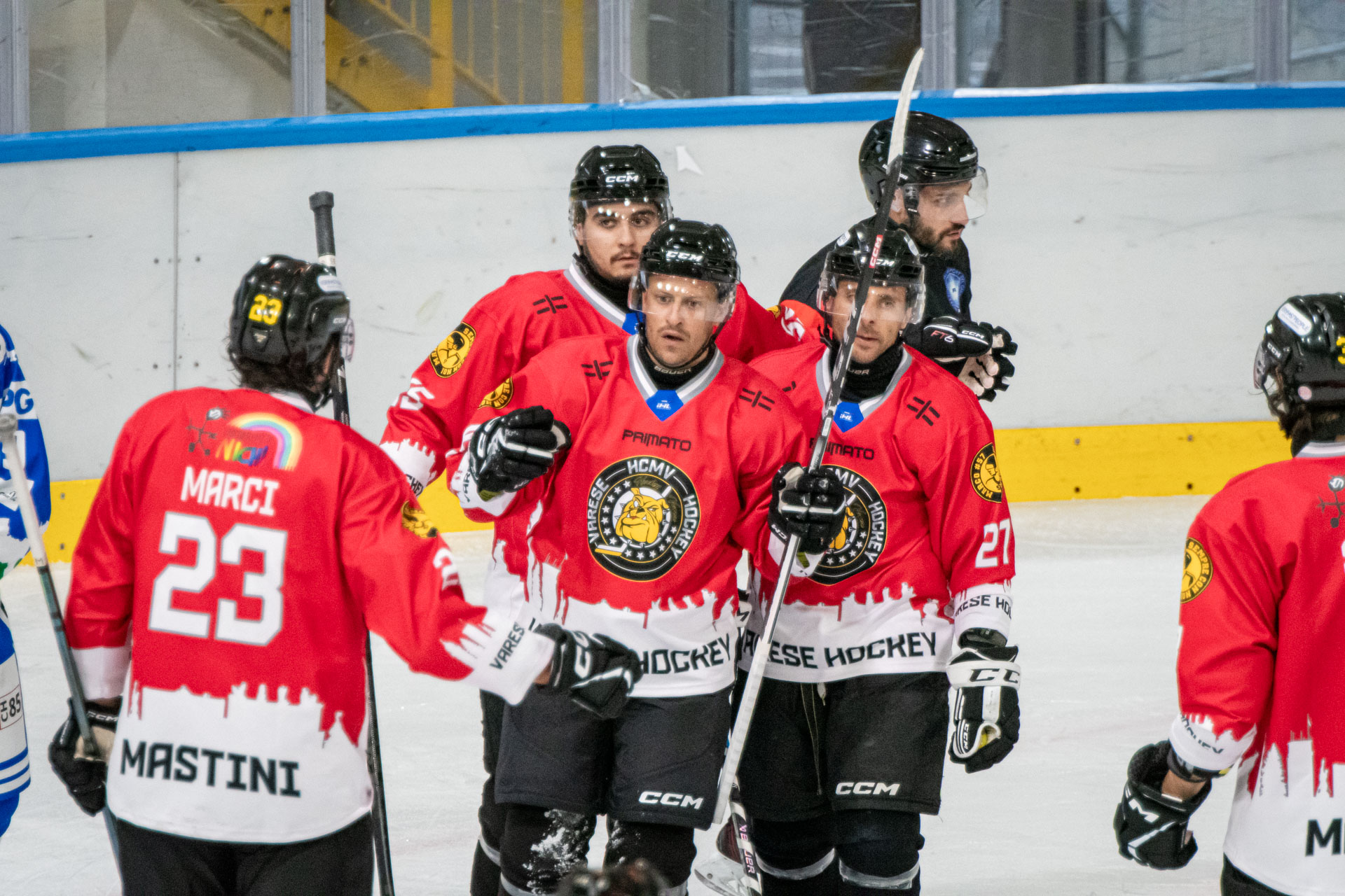 I Mastini di Glavic si presentano con un 6-2 sul Chiavenna. Il derby Varese-Varesina inizia sul ghiaccio