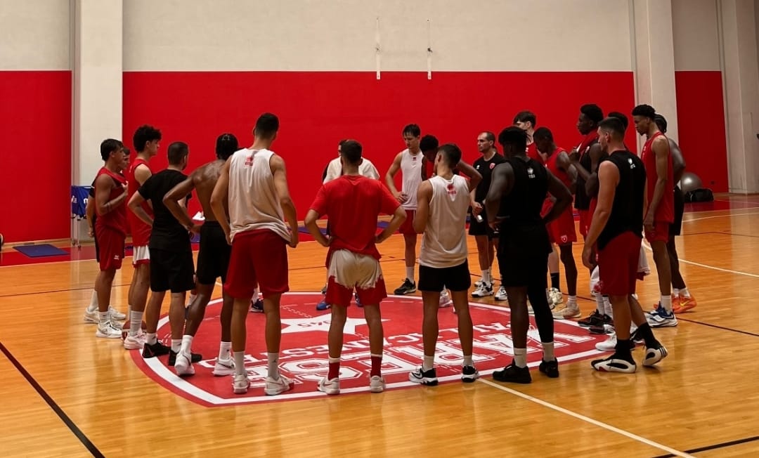 La Pallacanestro Varese corre in campo. Mandole subito al lavoro per definire l’identità di squadra