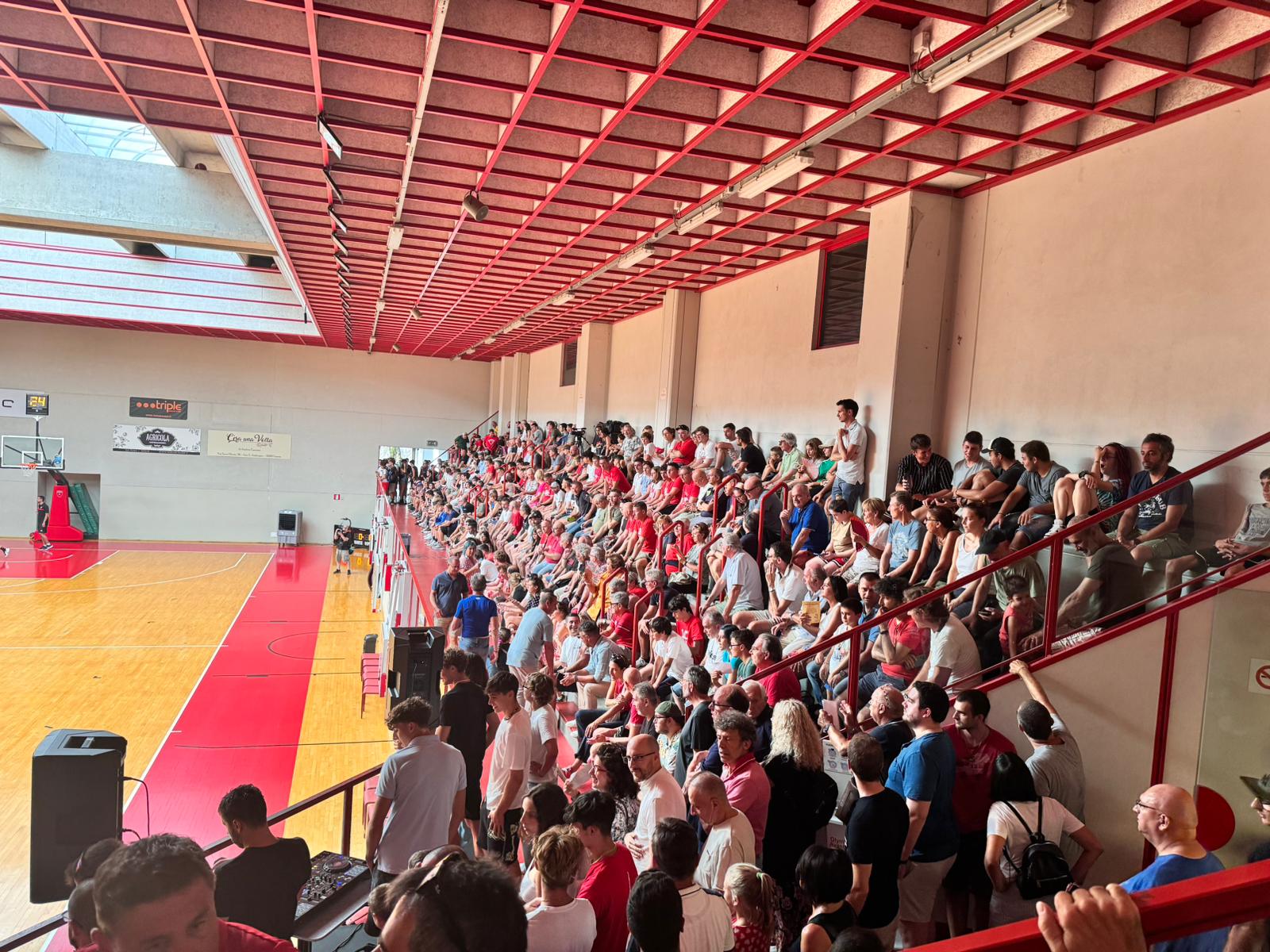 I tifosi abbracciano la Pallacanestro Varese: “Ottime sensazioni, possiamo fare bene. Alviti uomo chiave”
