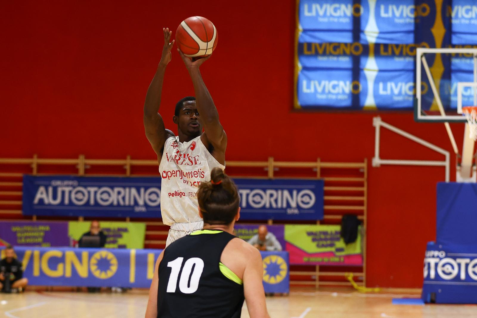 La Pallacanestro Varese tiene due quarti, poi esce Trento: 110-87 il finale. GUARDA LE MIGLIORI AZIONI DEL MATCH