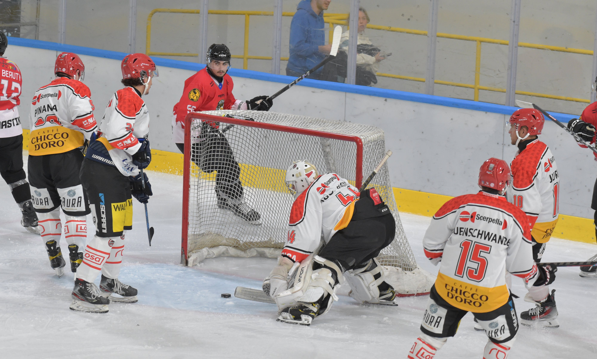 Mastini Belli-in-zona: 6-1 di carattere sugli svizzeri. Glavic cambia le linee, la squadra cresce