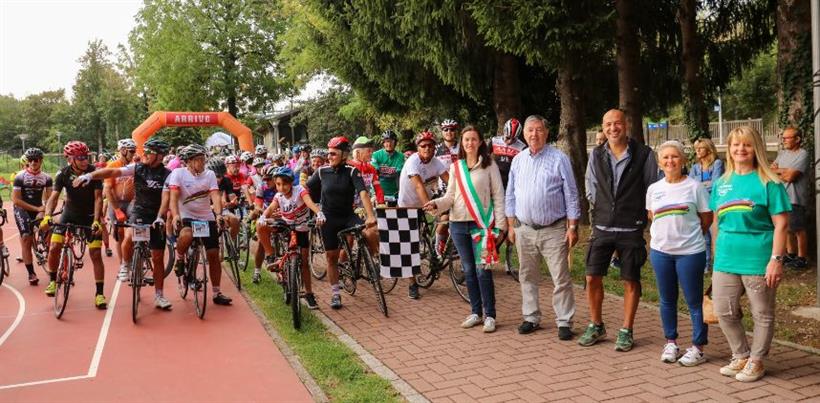 Sfilata di campioni per la terza edizione della “Pedala con Giuseppe Saronni”