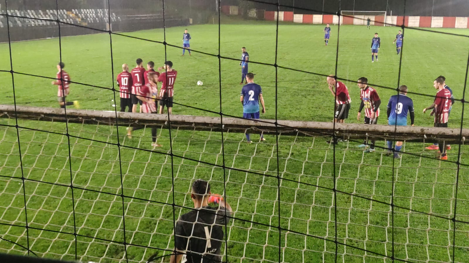 Un lampo di Brancato nel diluvio illumina il Morini: la Cuassese vince 1-0 sull’Induno e vola in vetta
