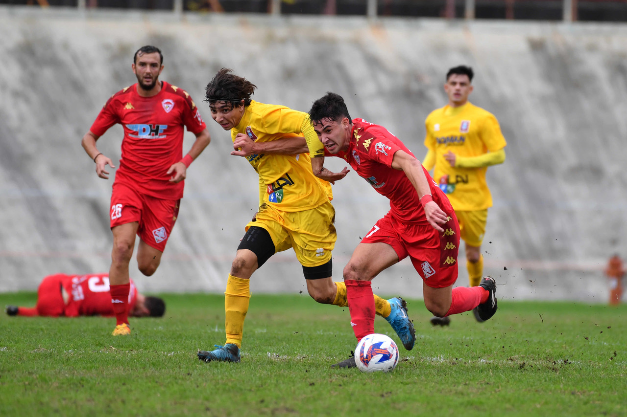 Varese, così no. Il Saluzzo fa l’impresa all’Ossola e vince 2-1. Vetta a -4