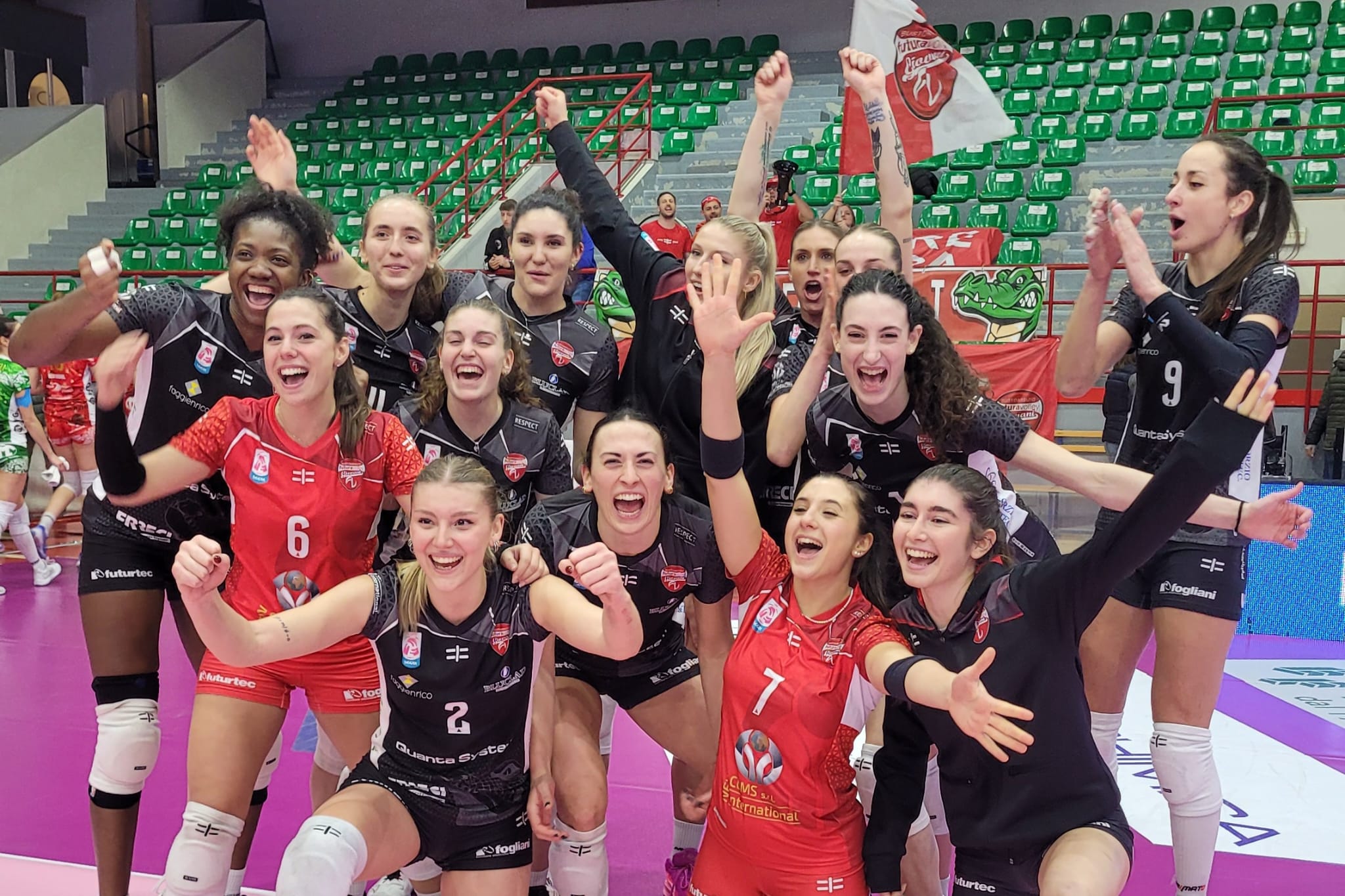 Futura Volley trionfa 3-0 su Cremona e conquista il primo posto in classifica