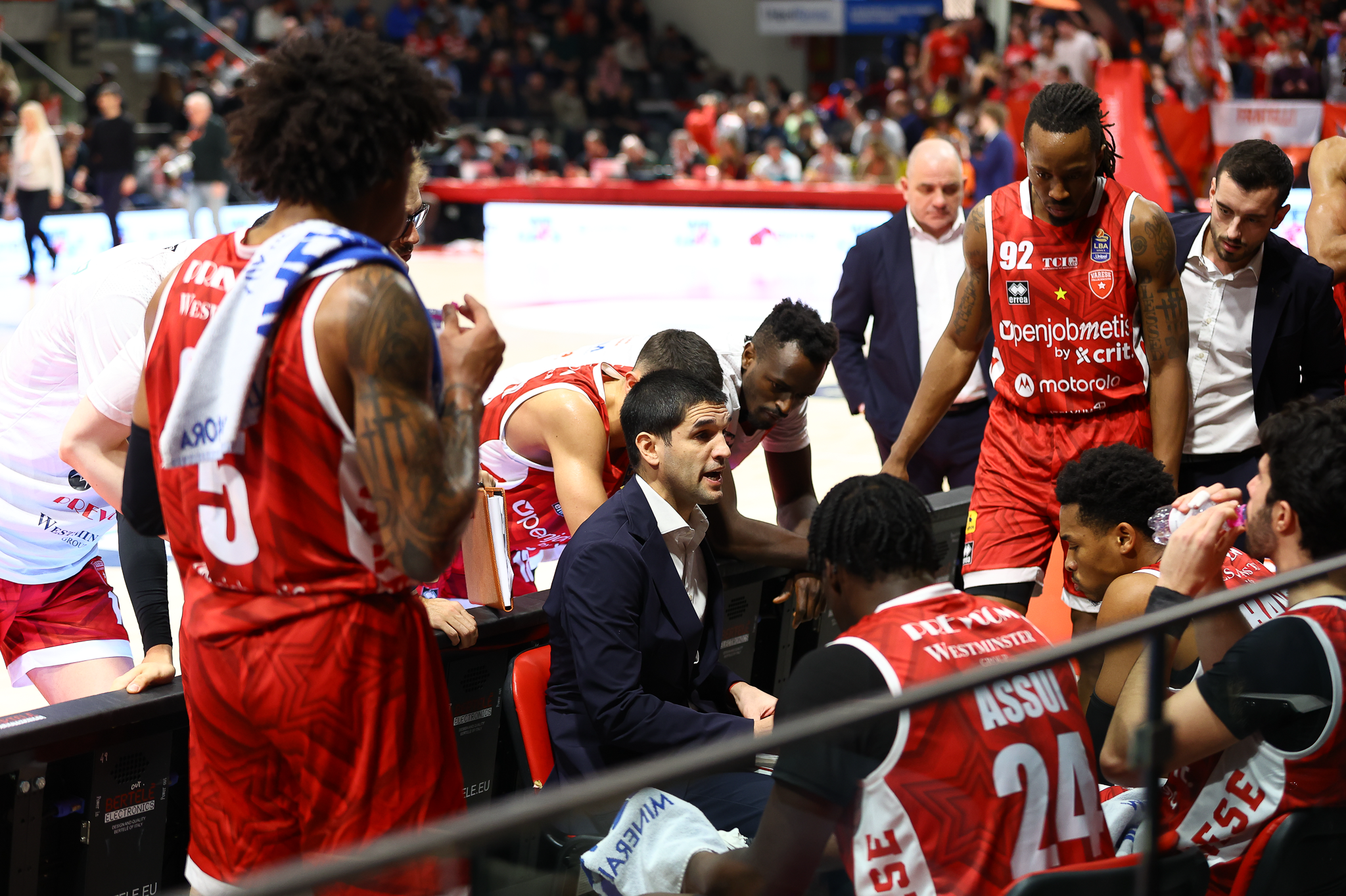 Mandole: “Cambieremo qualcosa nel quintetto di inizio terzo quarto. Non serve cercare un colpevole ma rialzarsi insieme”