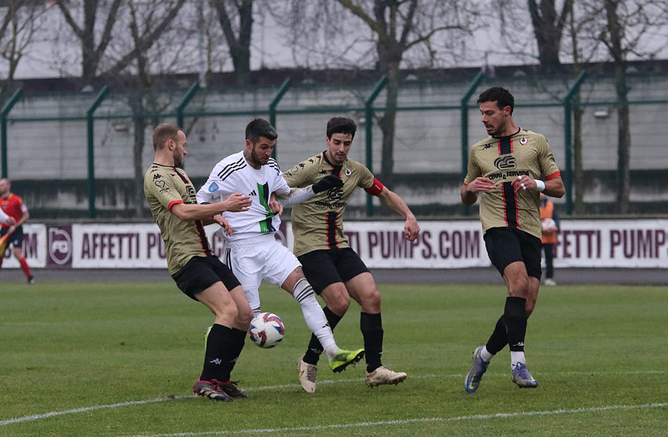 La Castellanzese si arrende in casa al Sant’Angelo: 1-3 il finale