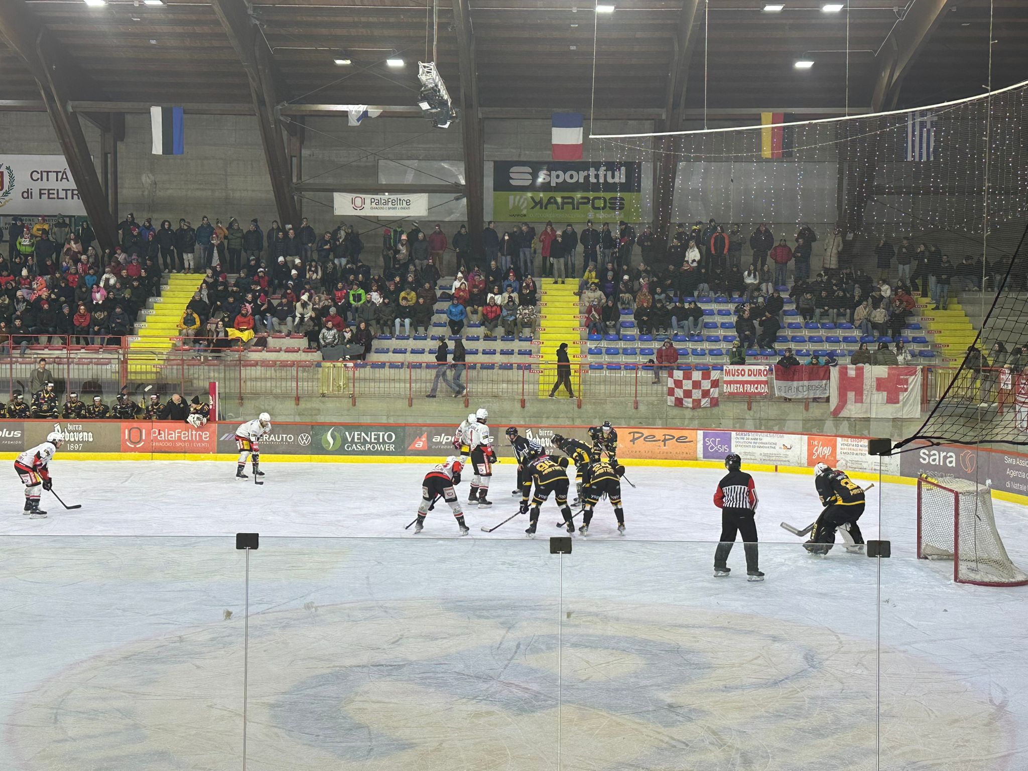 Amarezza giallonera: il Feltre graffia negli ultimi 20” (5-3). Il Master Round dei Mastini inizia in salita