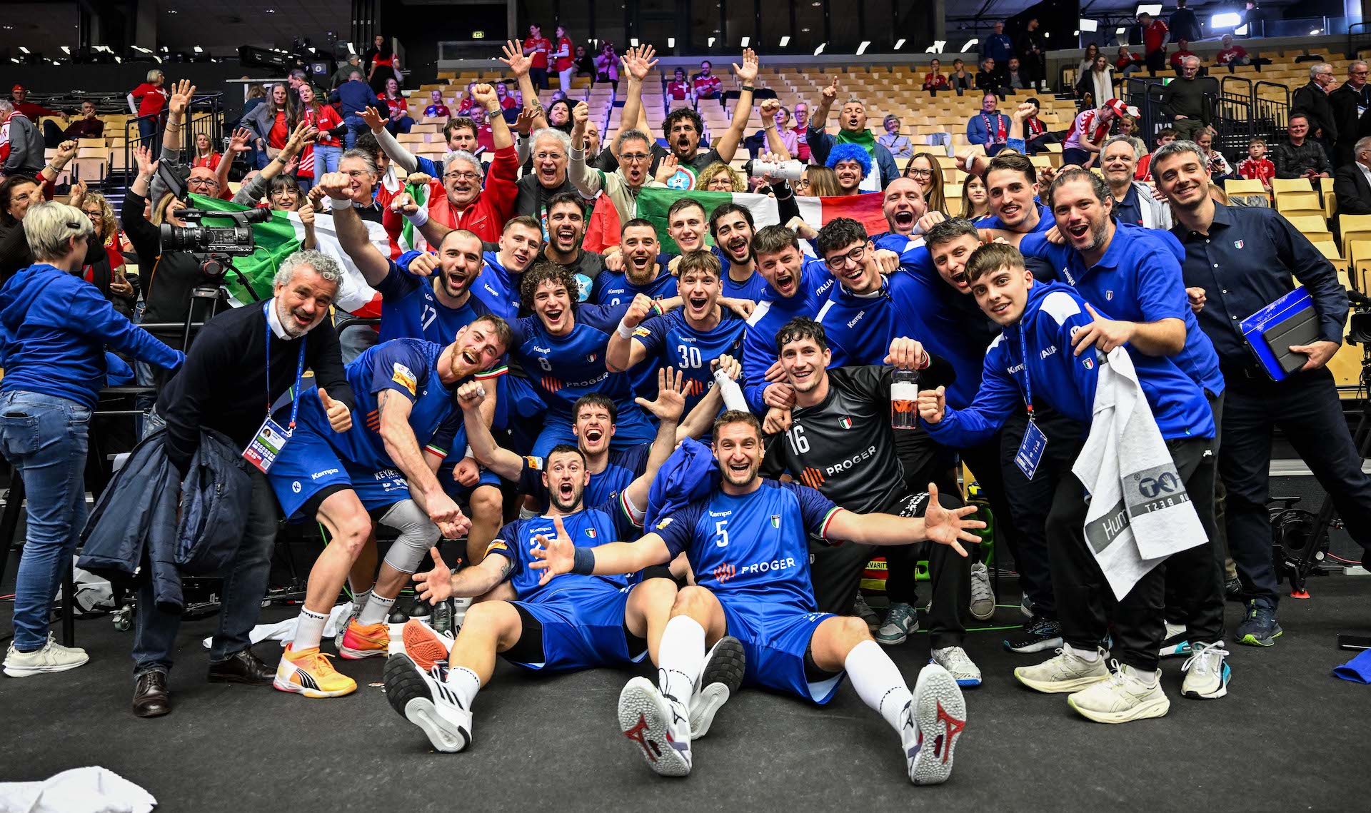 Italia show all’esordio Mondiale con la Tunisia: 32.-25 il finale. Savini e Dapiran protagonisti