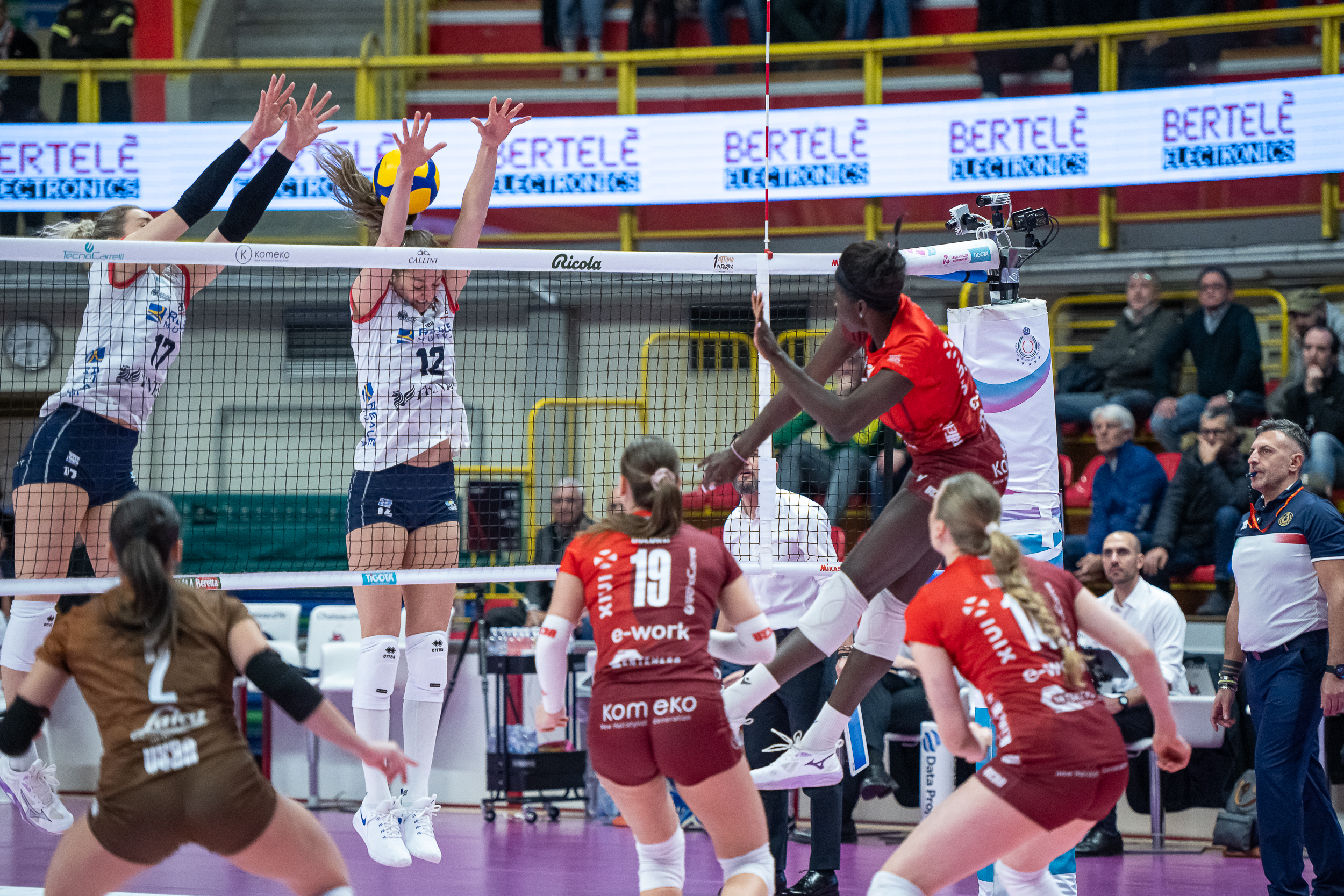 Skinner guida Chieri alla rivincita: la Uyba cade 3-0 nell’infrasettimanale