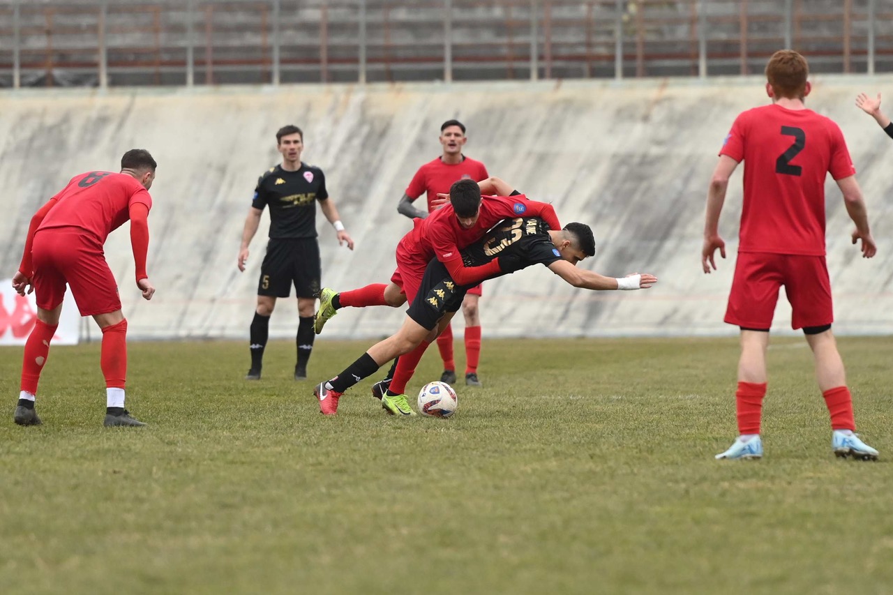 Il miglior attacco è la difesa: il Varese vince 2-0 sulla Vogherese. Follia Zoppi: pestaggio su Daqoune