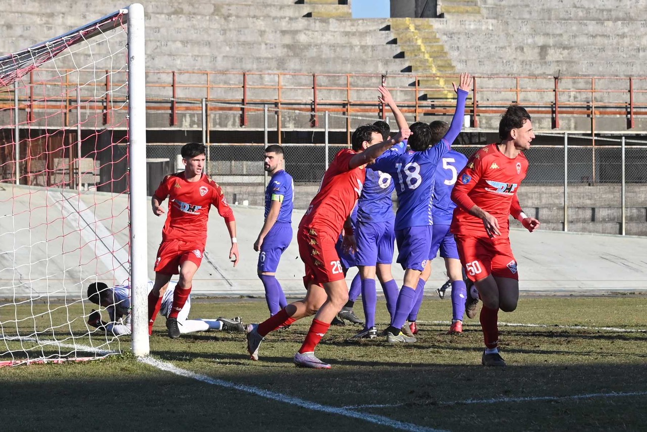 Il Varese vince la battaglia con il Ligorna: 1-0 che vale il secondo posto