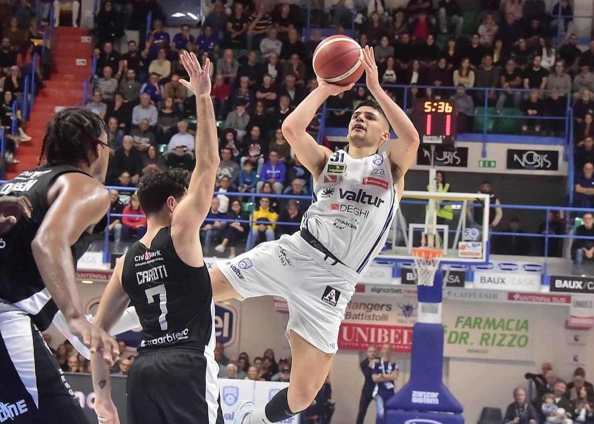 Calzavara è magico con Brindisi: rimpianto o potenziale occasione per la Pallacanestro Varese?