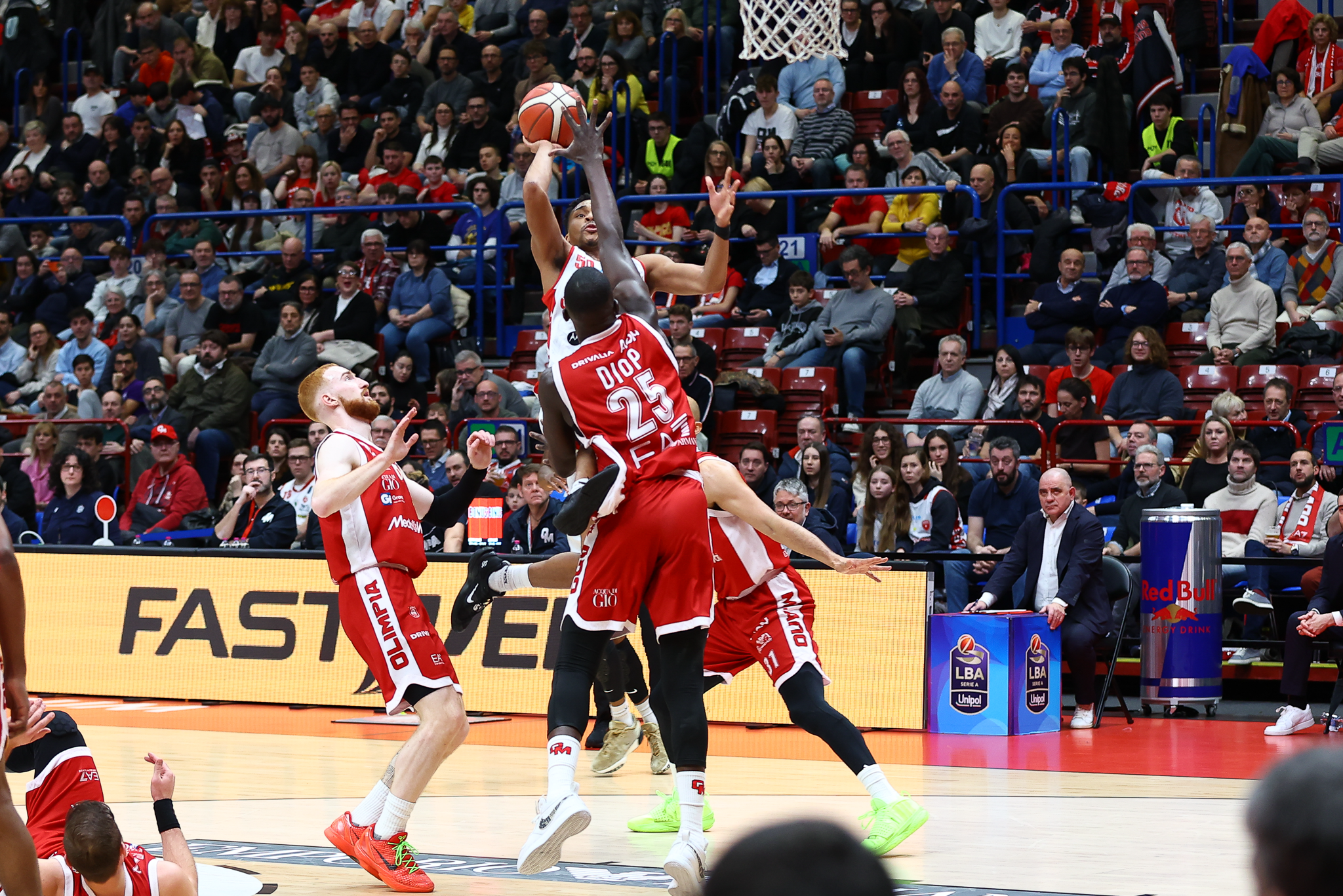Varese dura 20′, poi il derby è un monologo Olimpia: Milano vince 119-92