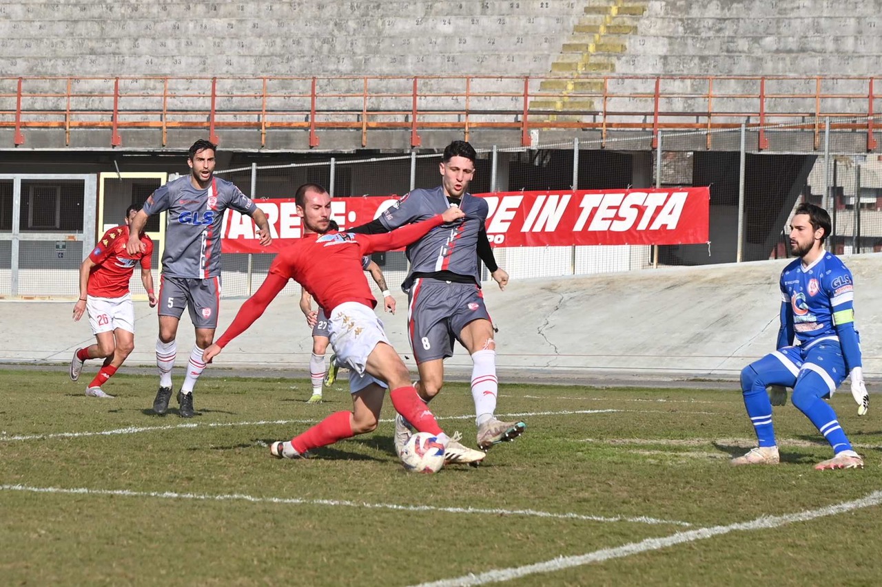 Nulla da fare per il Varese: il Bra pareggia con il Chieri, ma anche all’Ossola contro l’Asti è 1-1. Si resta a -12