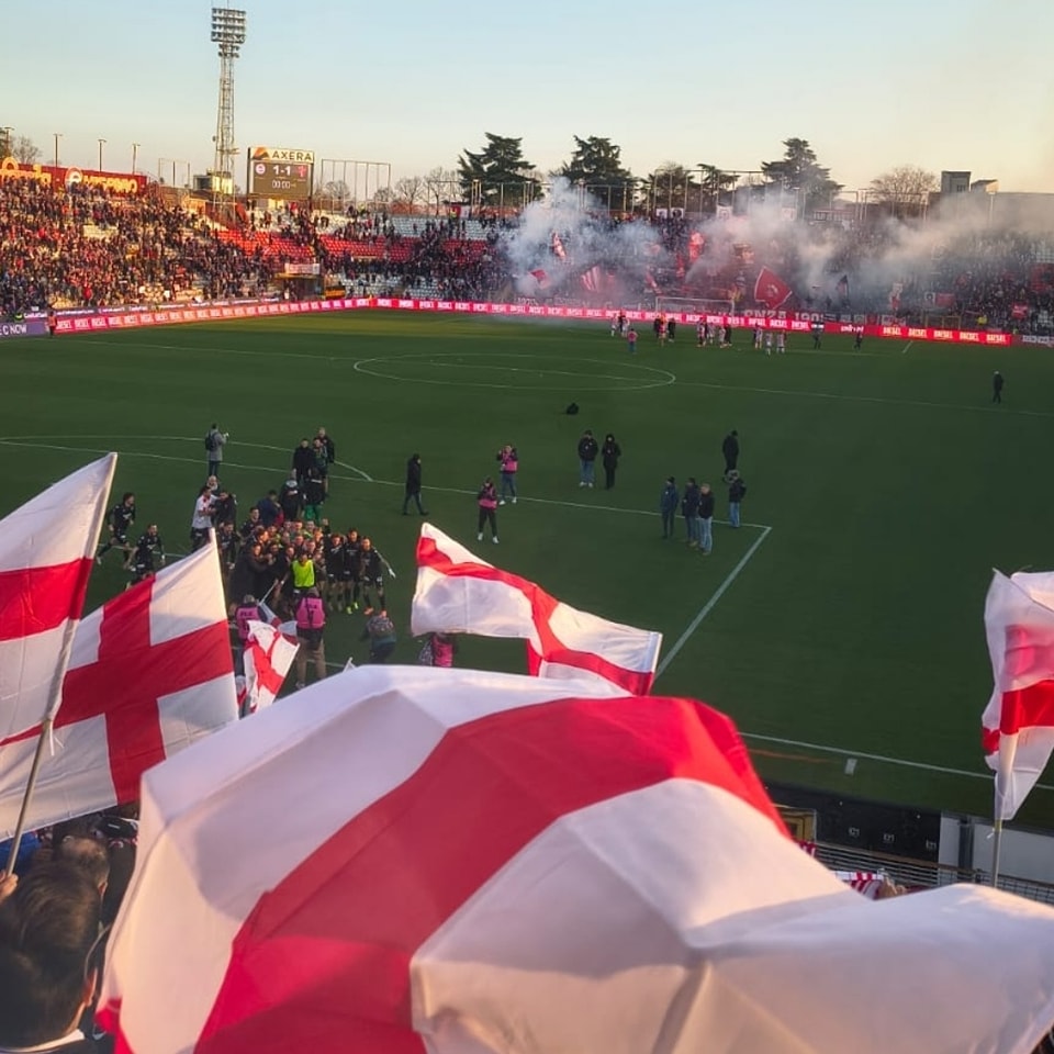 Spagnoli al 93’ ricaccia il Vicenza a -6. Il Padova prenota la Serie B davanti agli 11.522 del “Menti”