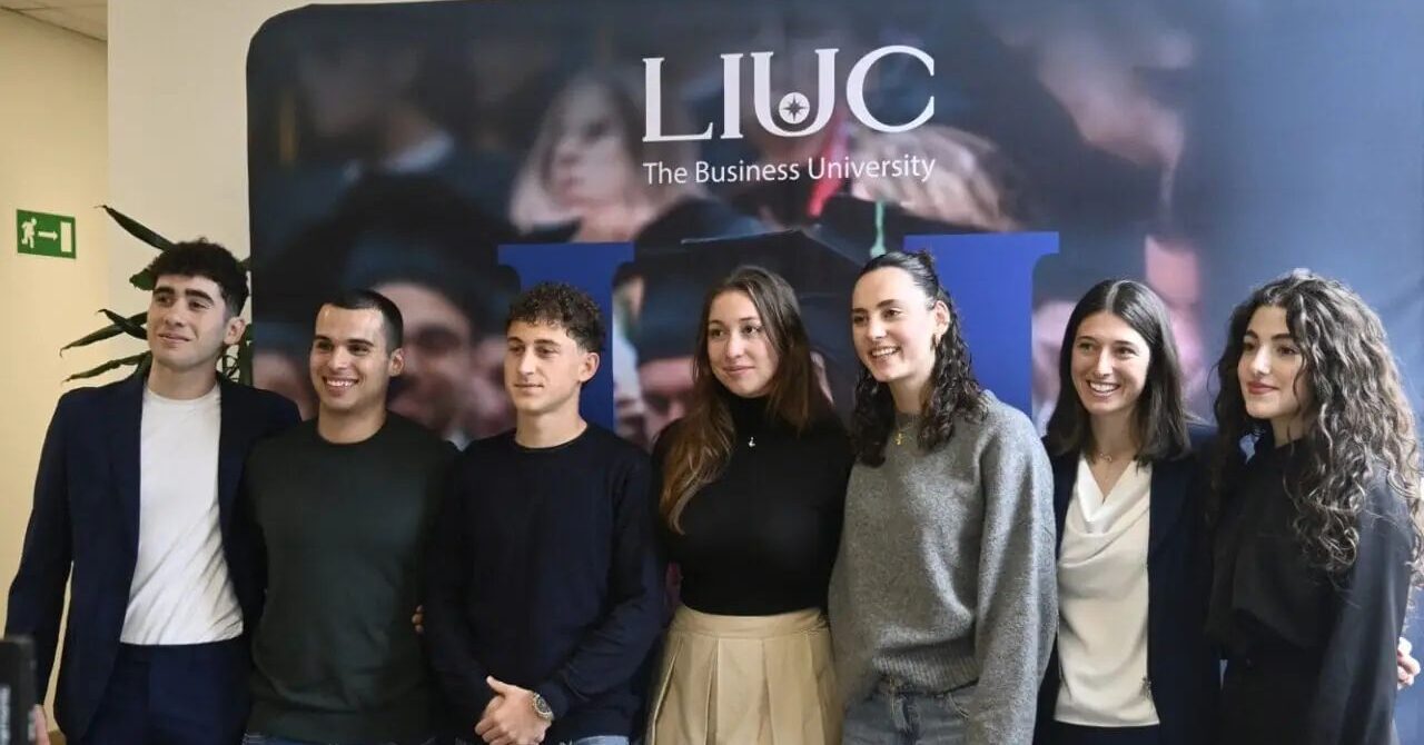LIUC – Studio e sport, binomio vincente: la consegna delle borse di studio con Federico Buffa