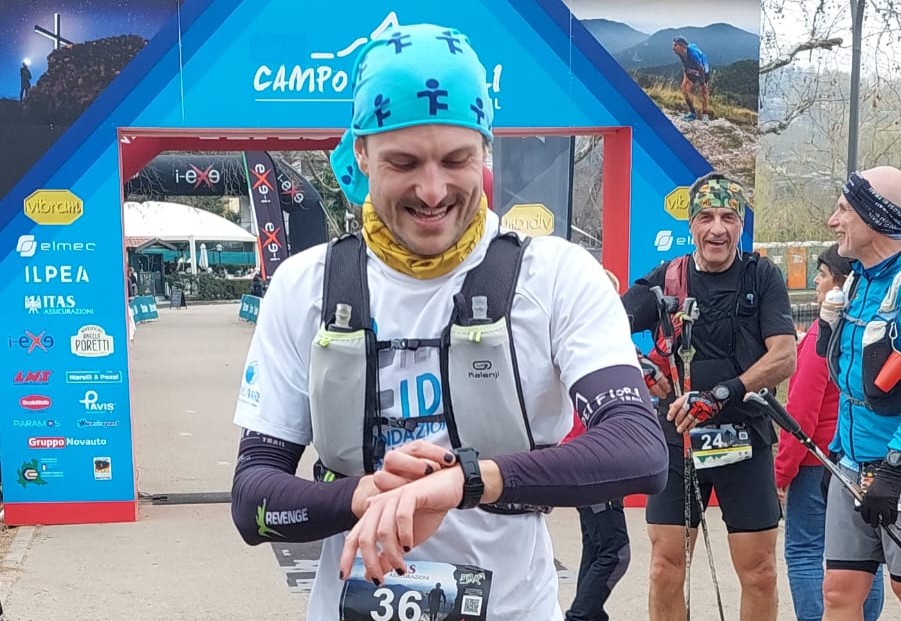 L’atleta diabetico Matteo Broggini conquista la 50km del Campo dei Fiori Trail: “Distanza più lunga mai affrontata”