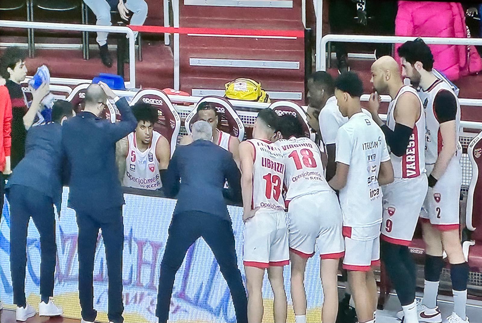 Pallacanestro Varese – La rabbia e l’orgoglio di una rinascita smorzata solo nel risultato – VIDEO