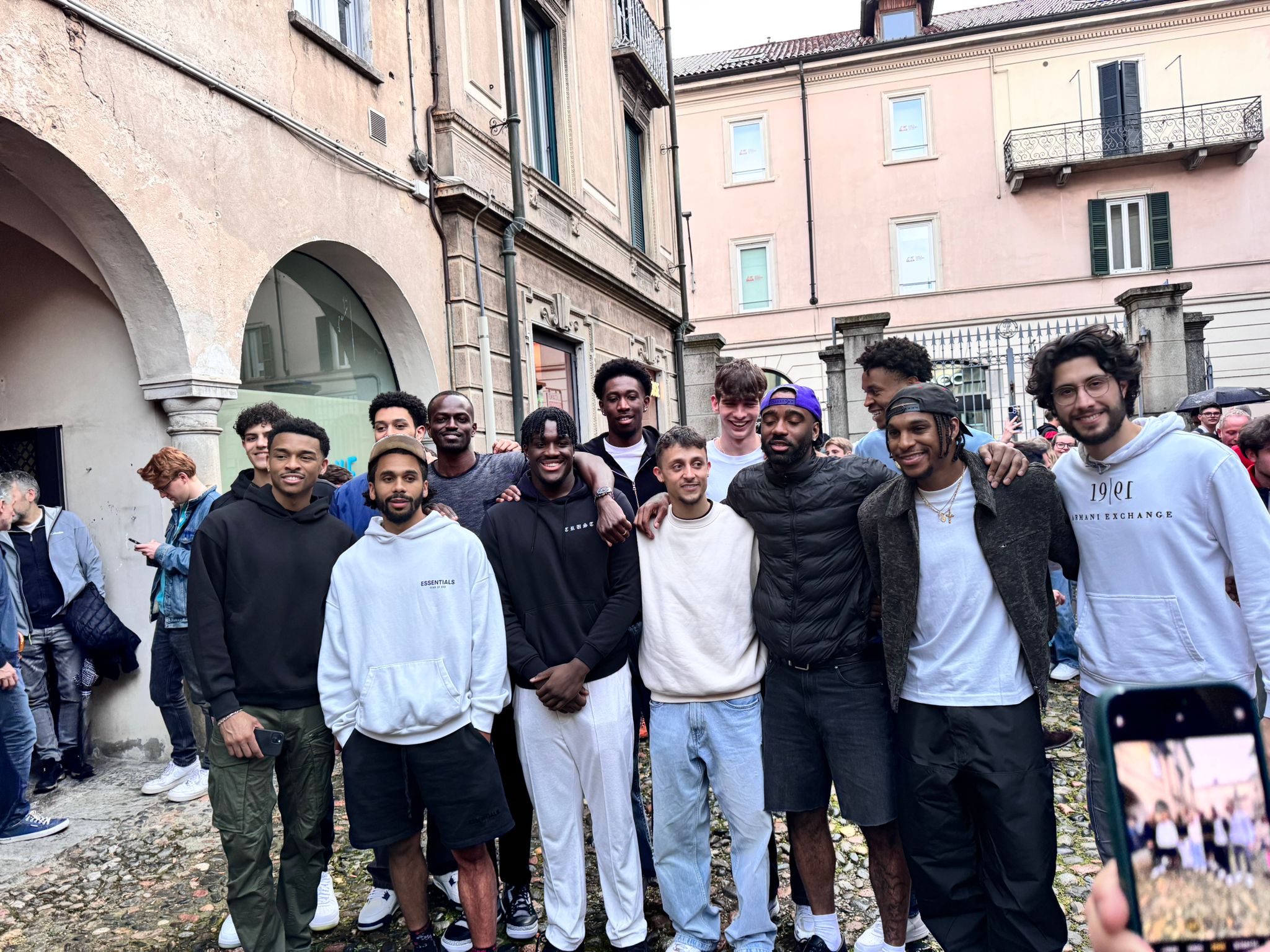 Il saluto della Pallacanestro Varese ai tifosi: le parole di Legovich, Librizzi, Alviti e Bulgheroni