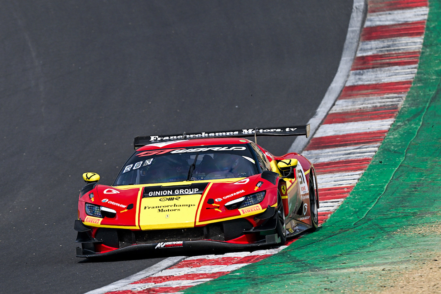 Rovera vince all’esordio a Brands Hatch nel GTWC Sprint: “Circuito esaltante, bello festeggiare sul podio”