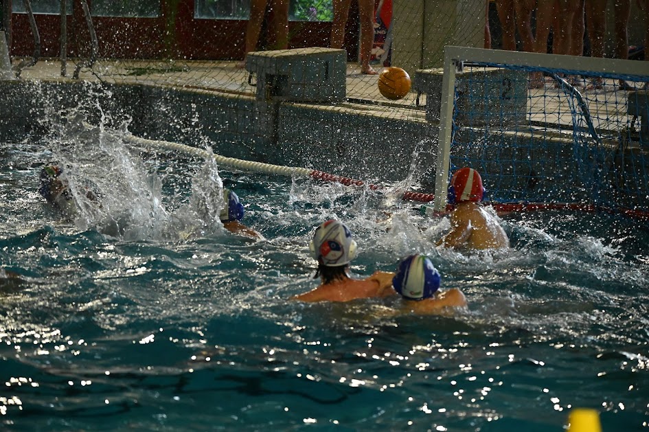 La VON trascinata dai tifosi ribalta 10-8 la Marina Militare e vola a -1 dal primo posto. Gli highlights del match – VIDEO