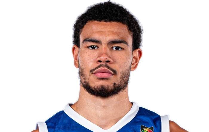 Post basso, tiro dalla media e rimbalzi: ecco chi è Olivier Nkamhoua, la nuova ala forte della Pallacanestro Varese