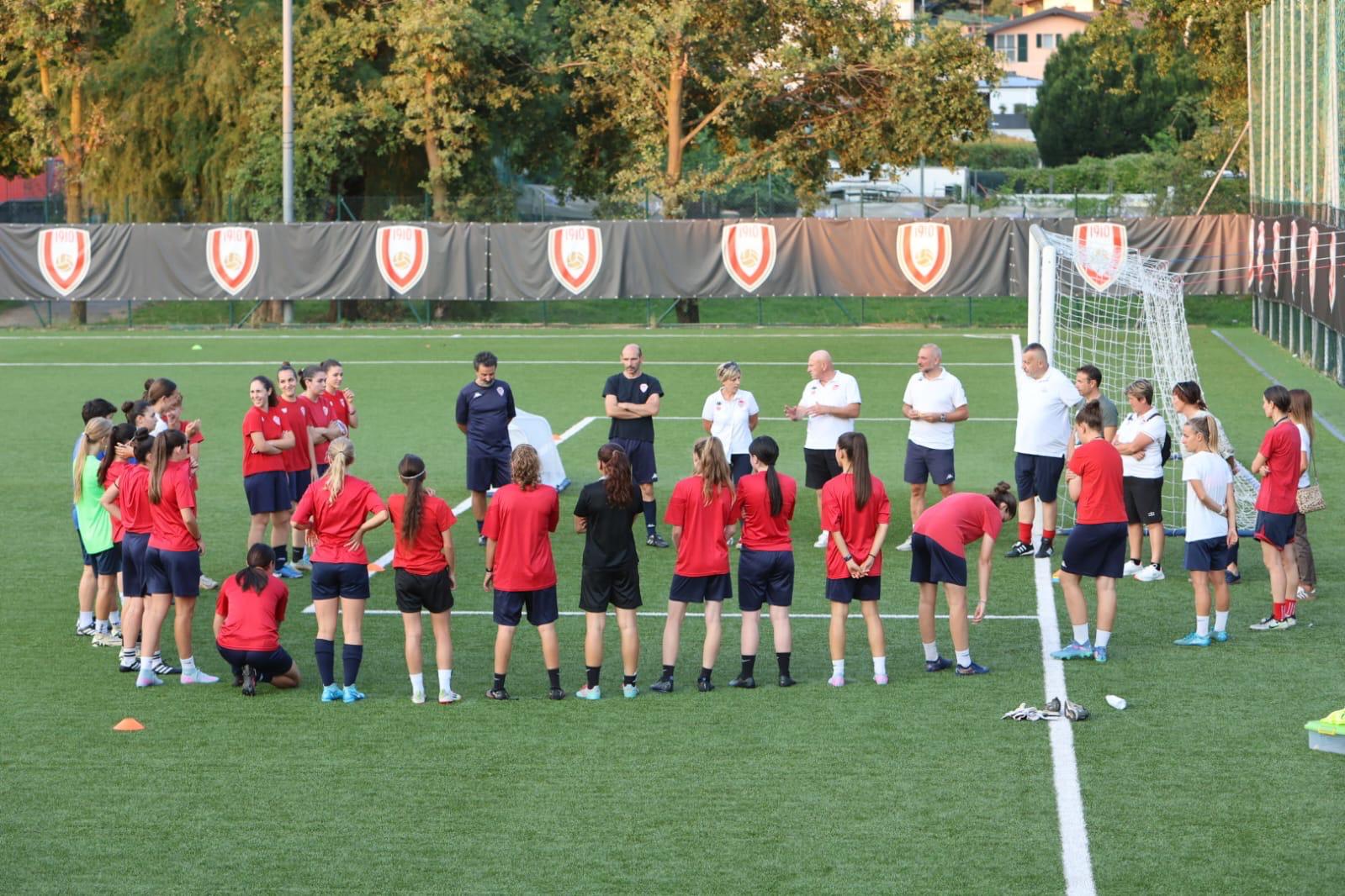 Il Varese è pronto a scendere in campo, test match in famiglia contro l’U19: “Impegno, determinazione e sorrisi”