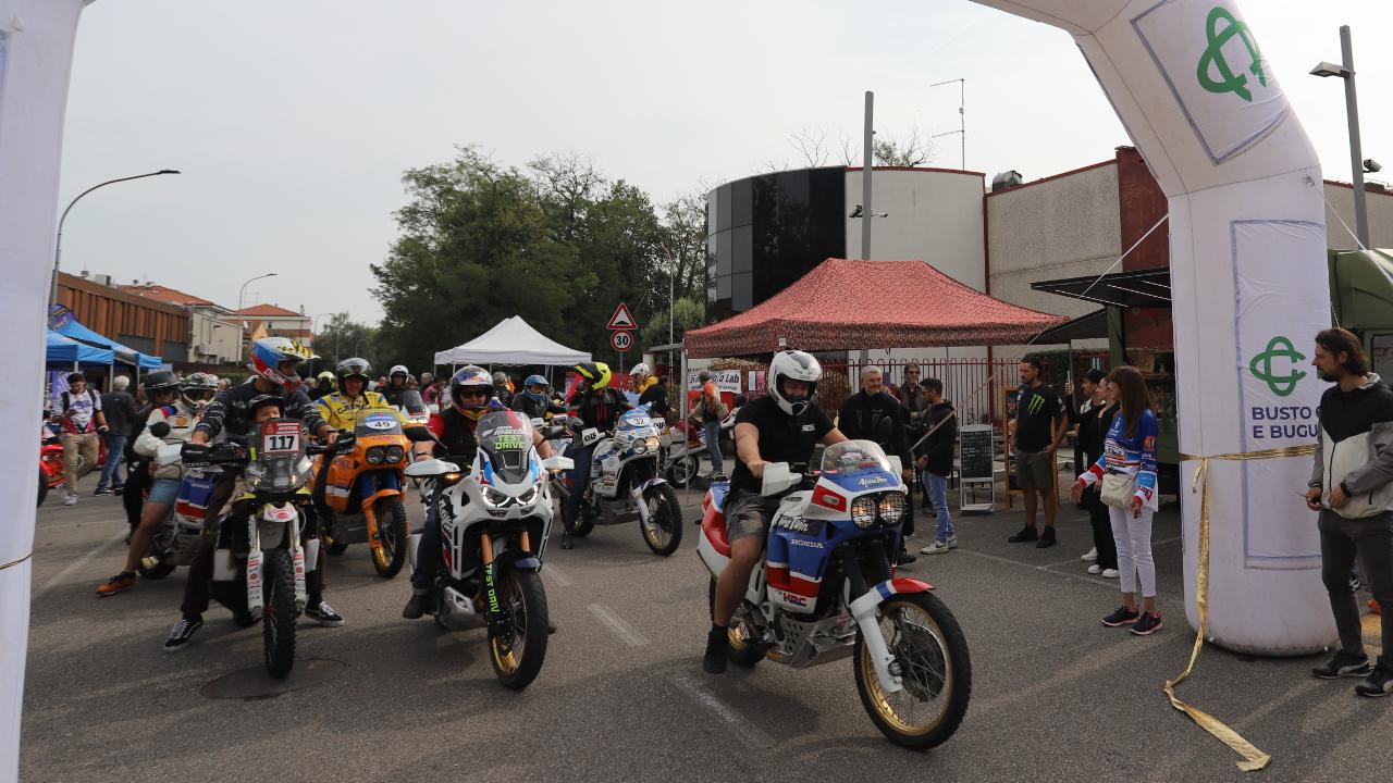 Auto e moto della Parigi-Dakar in mostra a Legnano