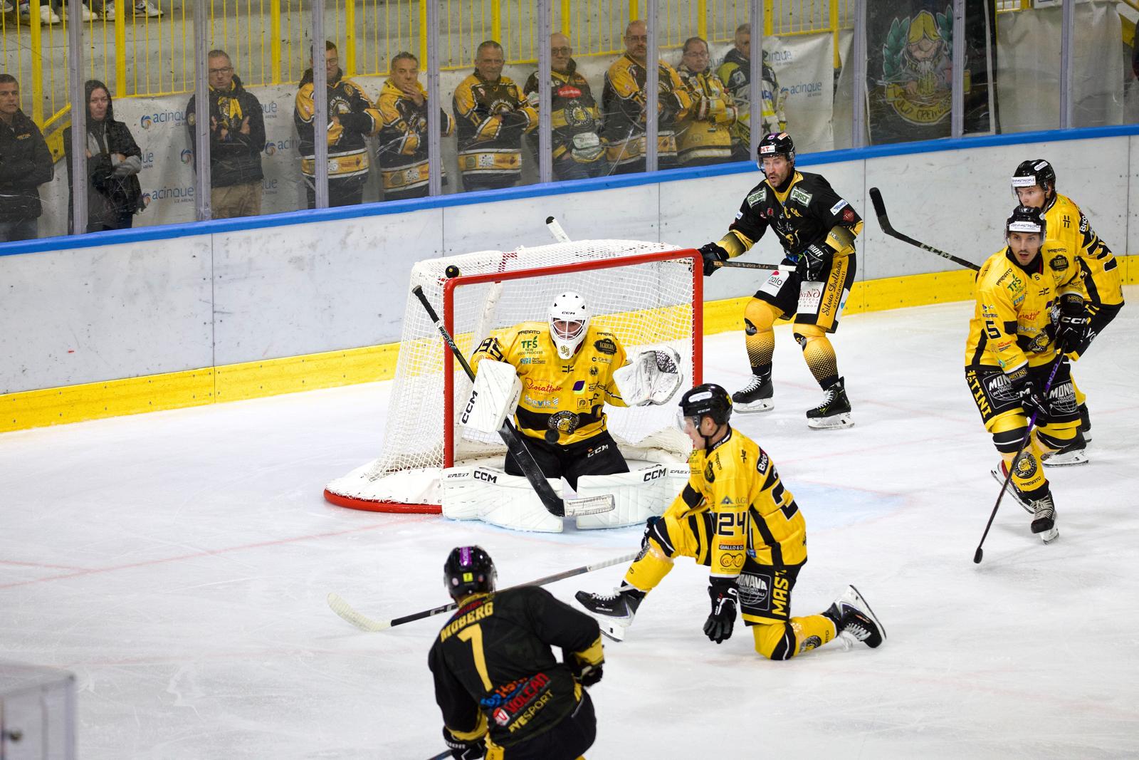 Matonti e Bastille fanno volare alto Varese contro il Fiemme: 5-2