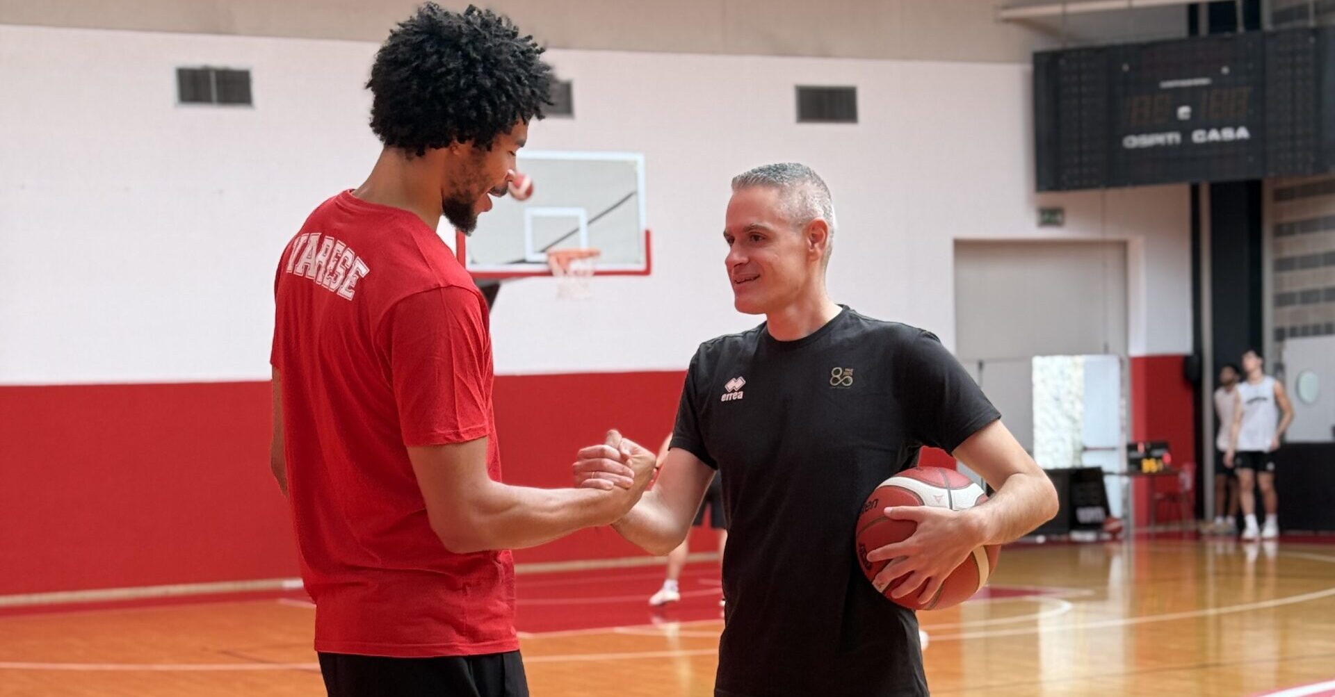 La Pallacanestro Varese parte per Atene: all’orizzonte c’è il Torneo Andreas Variskas. Nkamhoua in gruppo – VIDEO