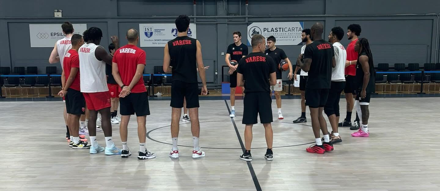 Pallacanestro Varese in campo al completo: stasera c’è la sfida all’AEK Atene dei tanti ex di LBA