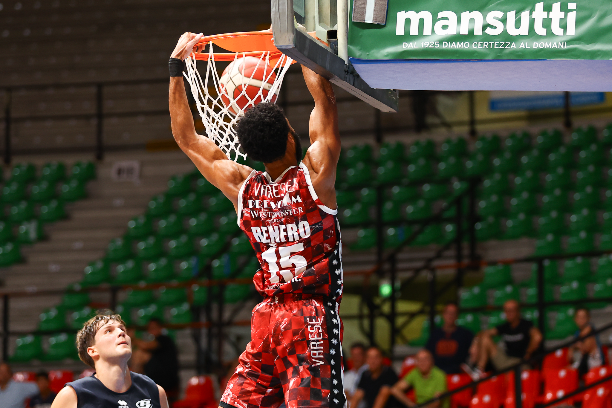 Pallacanestro Varese, va bene solo il risultato: Bergamo ko 84-77