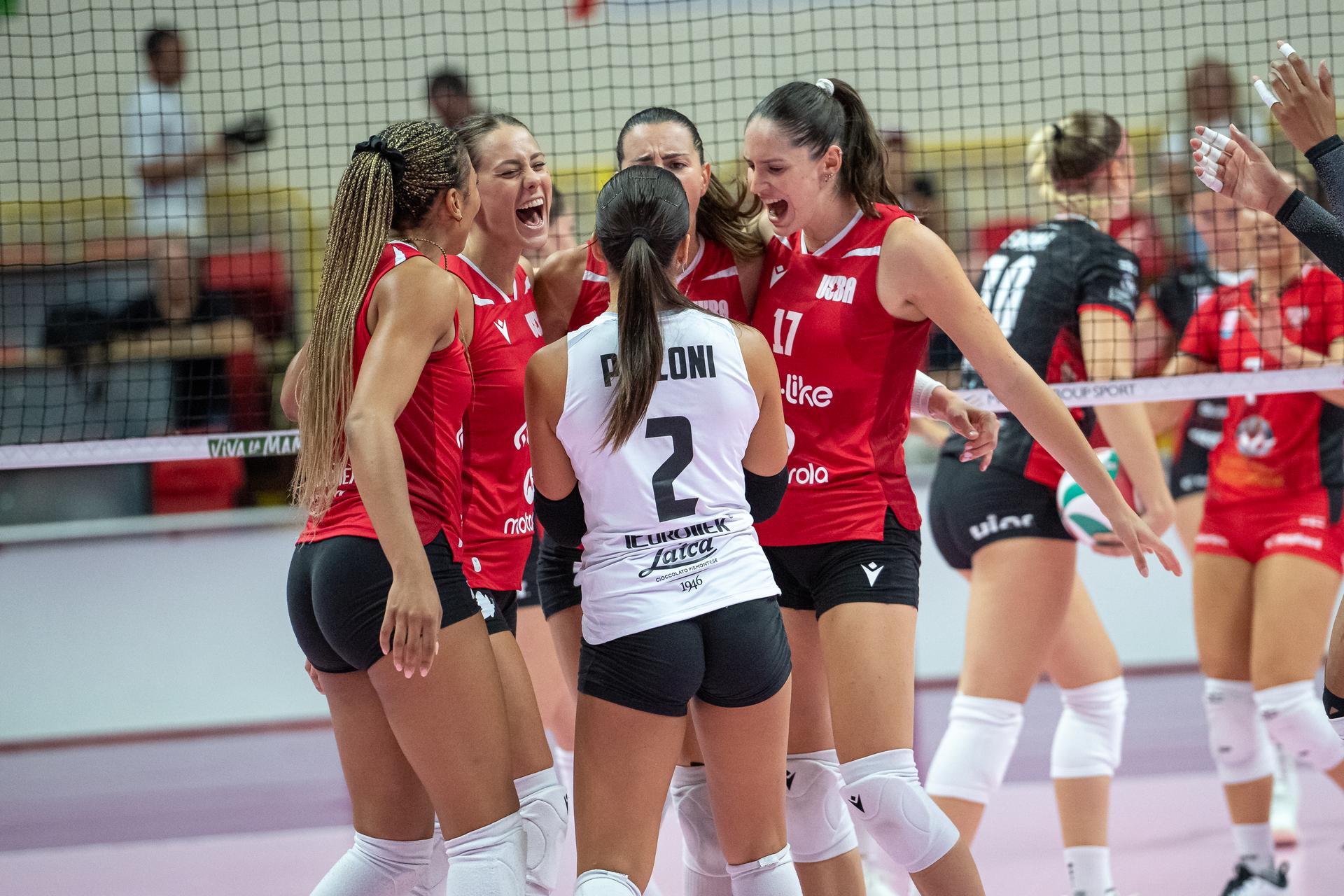 Fibrillazione UYBA: stasera la presentazione delle nuove maglie