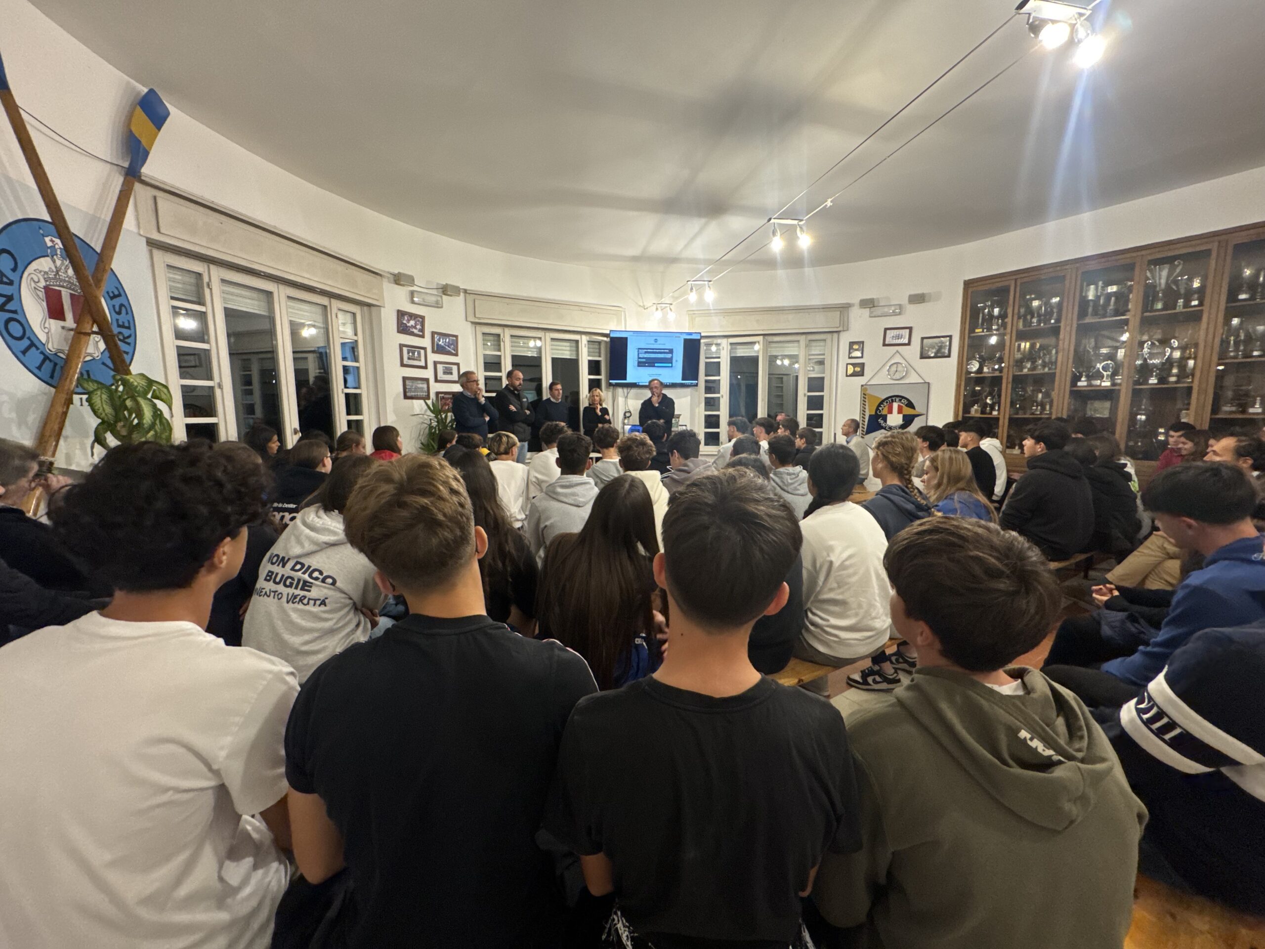 La forza parte da una corretta alimentazione: la Canottieri Varese investe nella salute dei suoi atleti